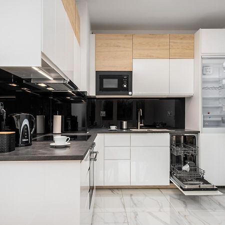 Your Apartments 1 Sierpnia Street Warsaw Exterior photo